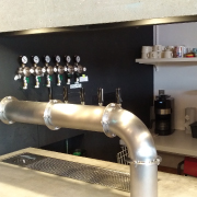 ビールと料理は注文ごとに支払いをします