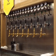 たくさん並んだタップは圧巻です