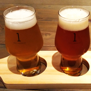 3種類の選べる飲み比べセット。グラスの「1」の文字がかわいい